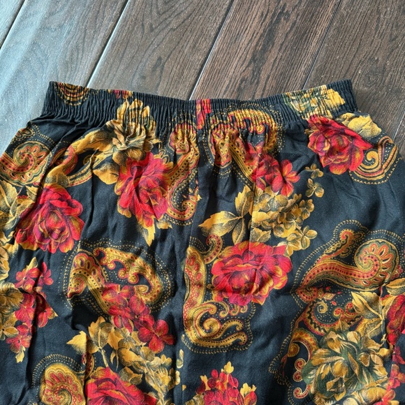 Elegant Floral A-Line Skirt in Black and Red - Picture 4 of 8